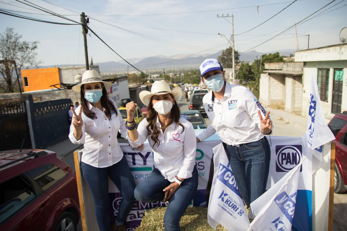 Oficialmente: Con la llamada Caravana Azul Lety Rubio arrancó oficialmente su campaña en Cadereyta.