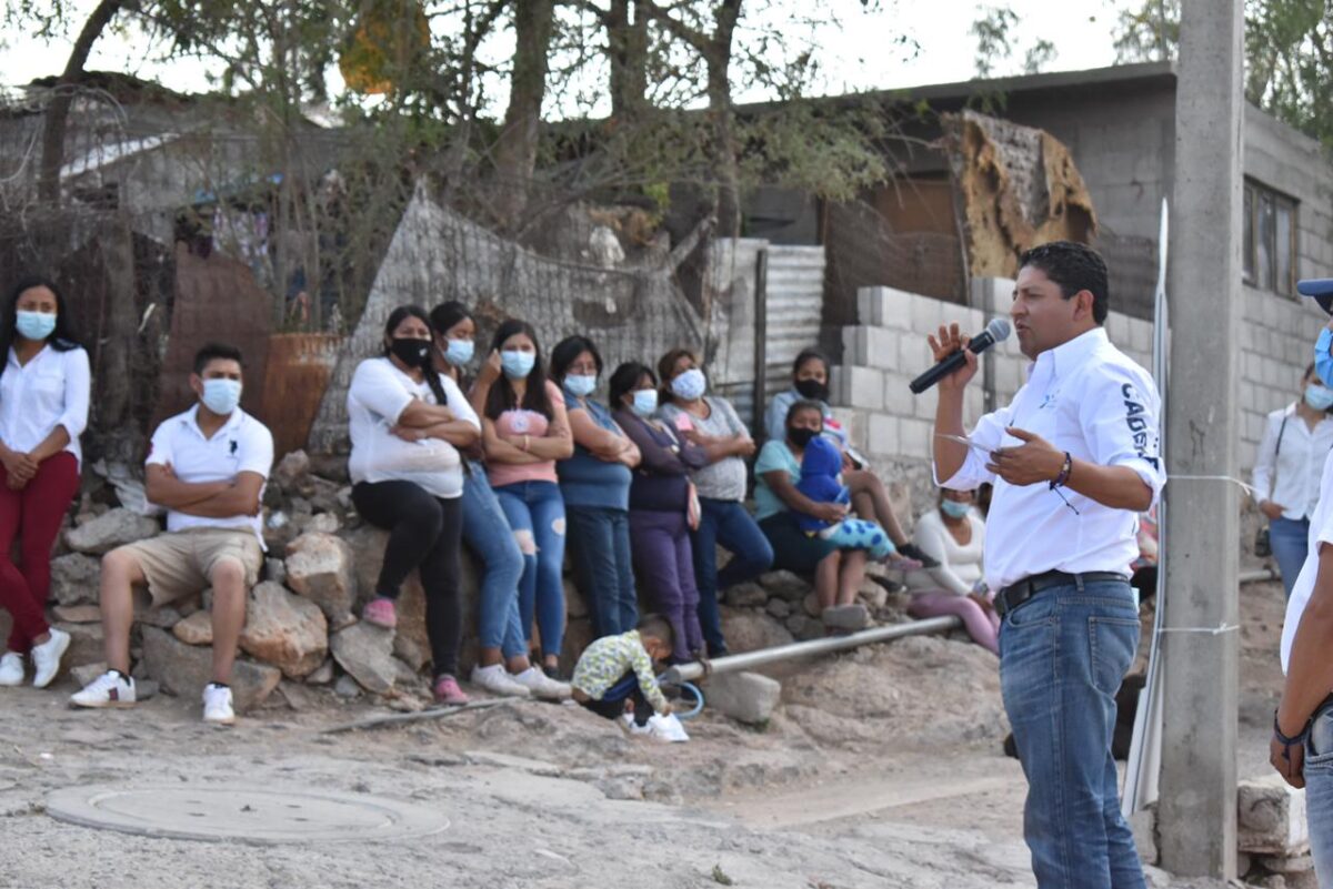 Se reúne: Miguel Martínez se reúne con la comunidad de Pueblo Nuevo.