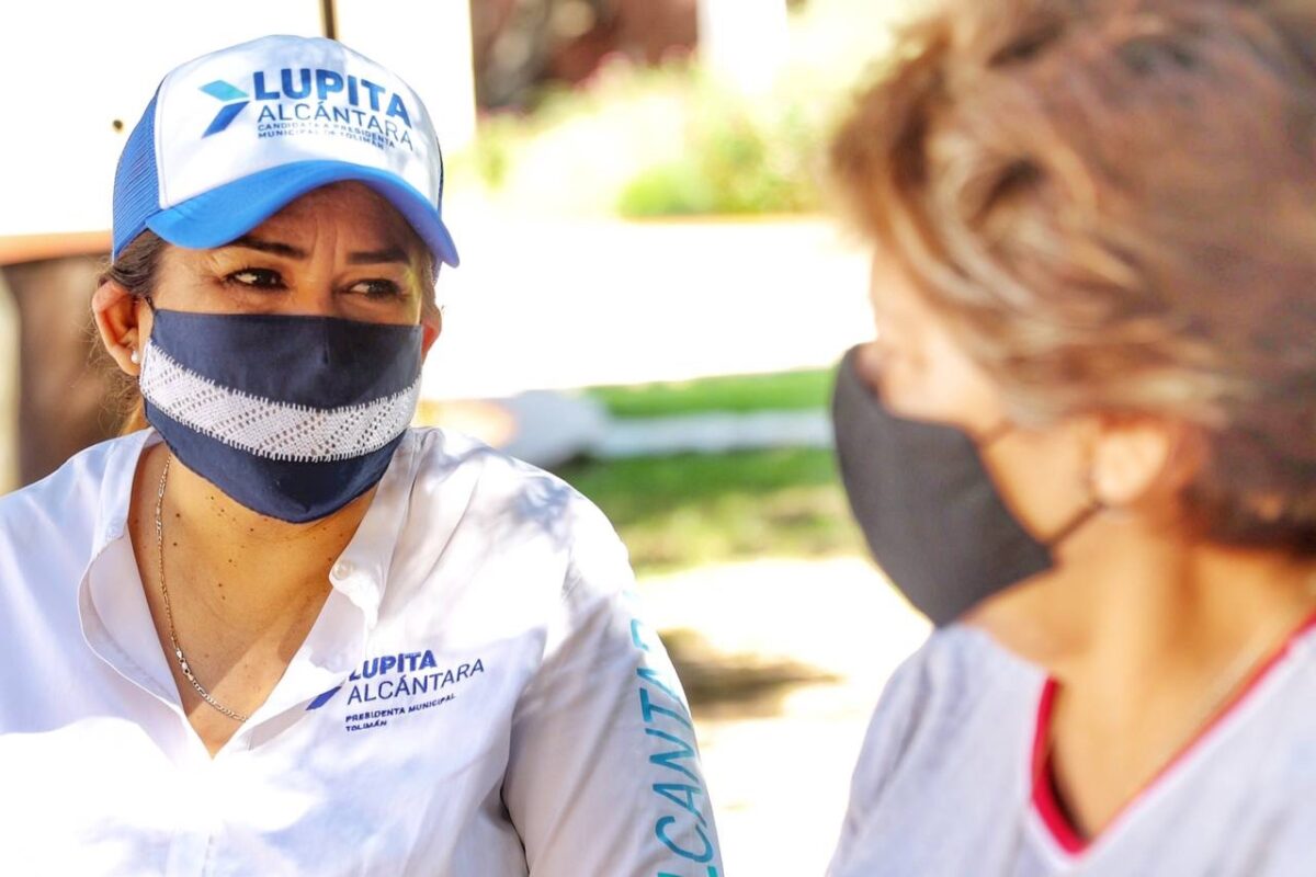 Lupita Alcántara visita negocios en cabecera municipal en primer día de campaña