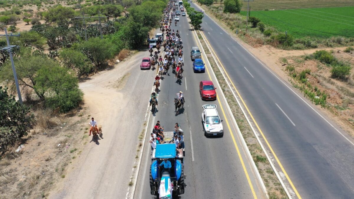 Exitosa Cabalgata de Manuel Montes Respaldando su Proyecto