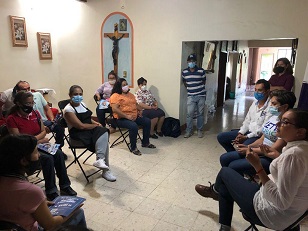 Convocó:  Lupita Pérez convocó a una reunión a comerciantes de la AV. Constitución en Ezequiel Montes.