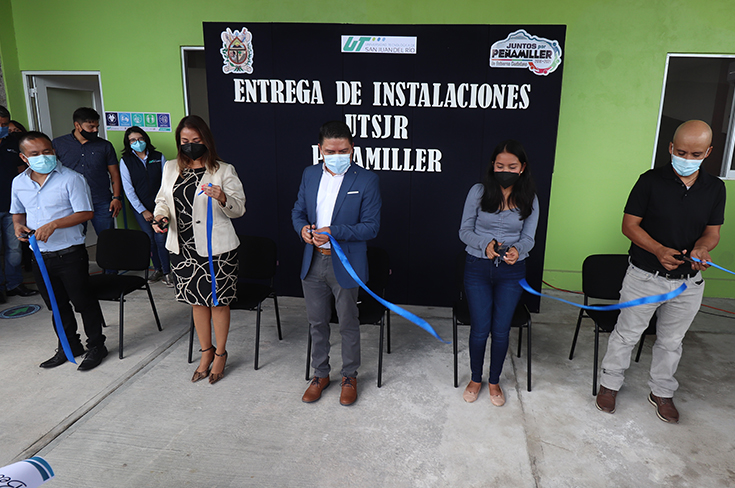 Recibe: UTSJR nuevas instalaciones en Peñamiller.