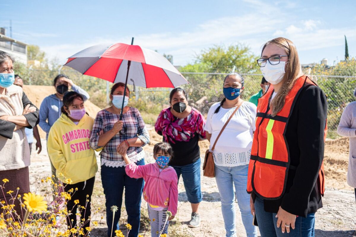 Lupita Pérez Montes Gestiona Rehabilitación de Calle en Bernal