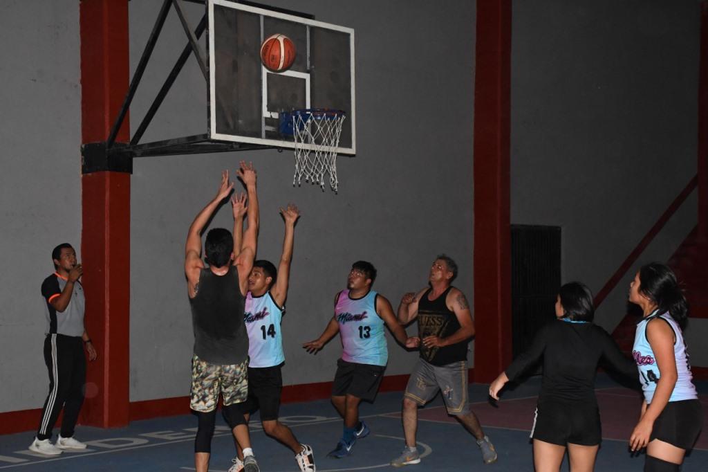 En Arroyo Seco: Reanudan Torneo de Basquetbol 3×3.