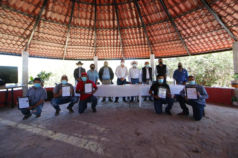 Formó parte: Presidente municipal de Colón en entrega de certificados.