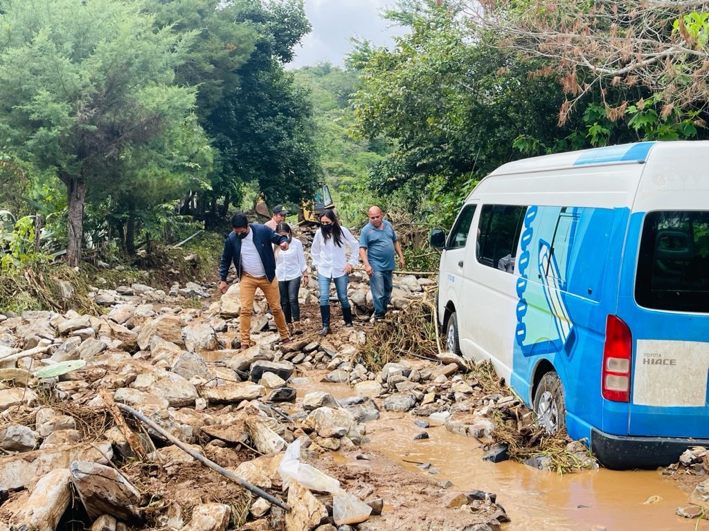 Continúa: SEDESOQ trabajos de apoyo a familias afectadas por las lluvias en el estado.