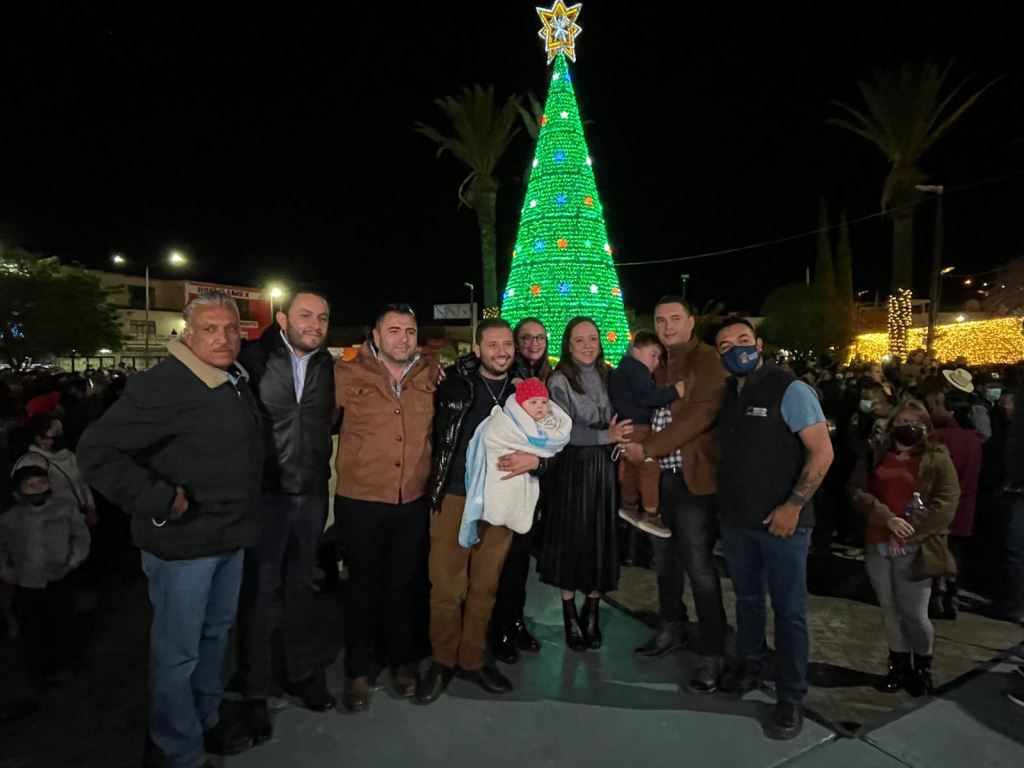 Lupita Pérez: Realiza encendido del árbol navideño en Ezequiel Montes.