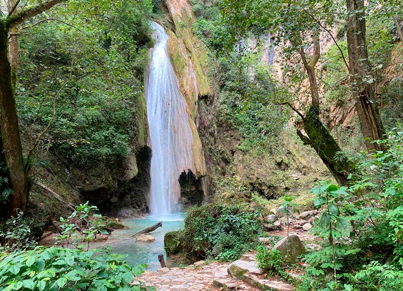 Cascada de Chuveje: Cierra para evitar propagar casos COVID-19.