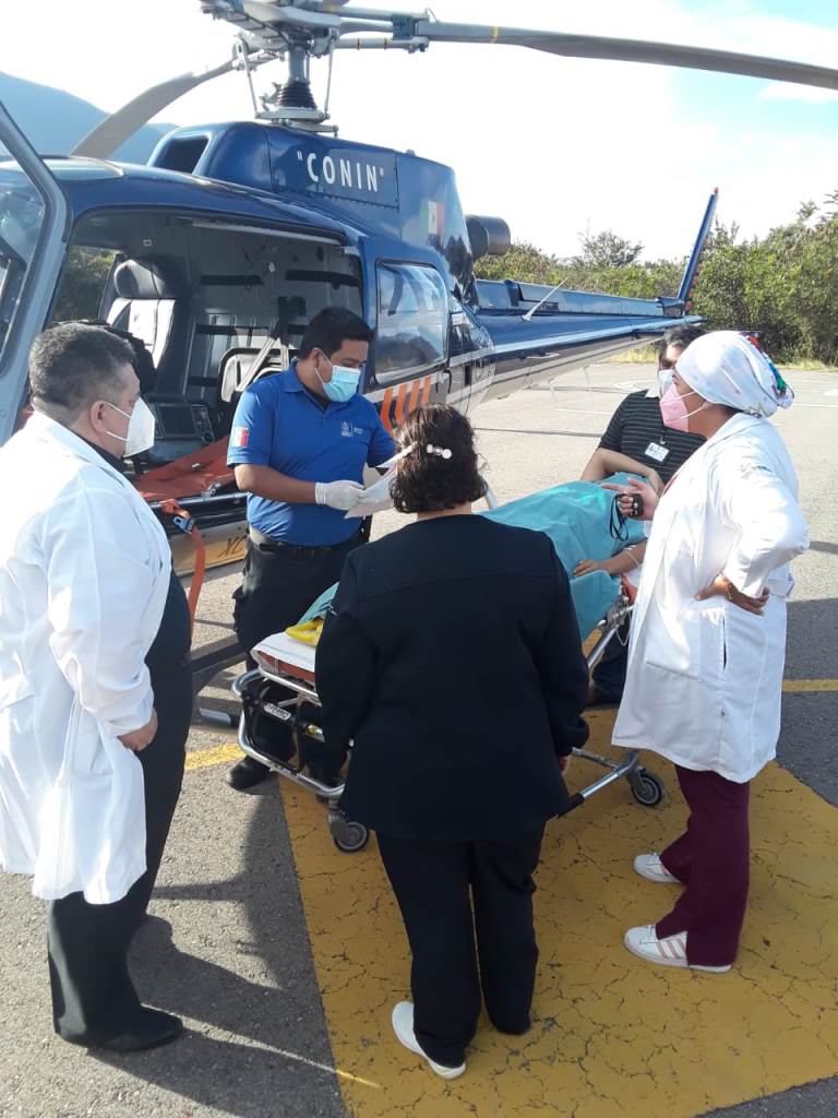 Vía aérea: Trasladan a mujer de Jalpan al Hospital General de Querétaro.