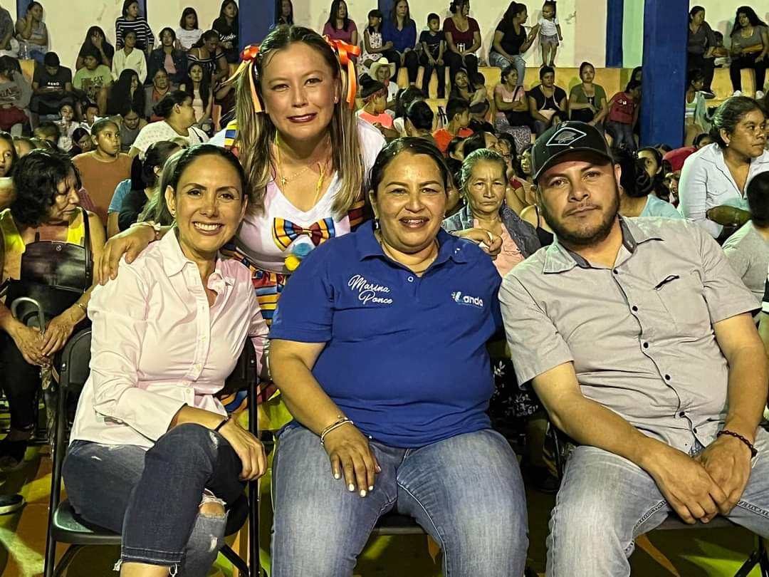 Celebra la Diputada Local Selene Salazar Pérez a los Niños y Mamás en Landa