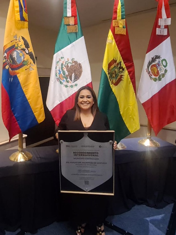 Recibe Certificación Internacional Administración Municipal de Lupita Alcántara de Tolimán