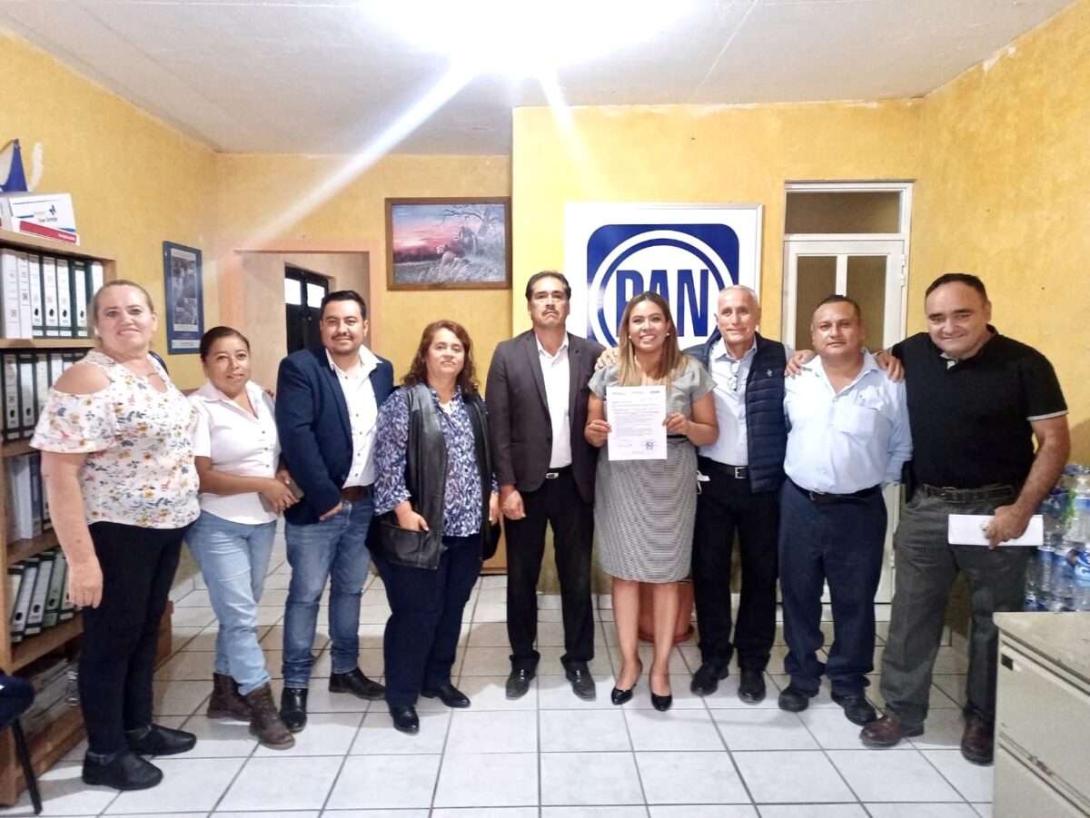 Levanta la Mano para dirigir el Comité Municipal del PAN en Colón la Maestra Susana Martínez Ugalde