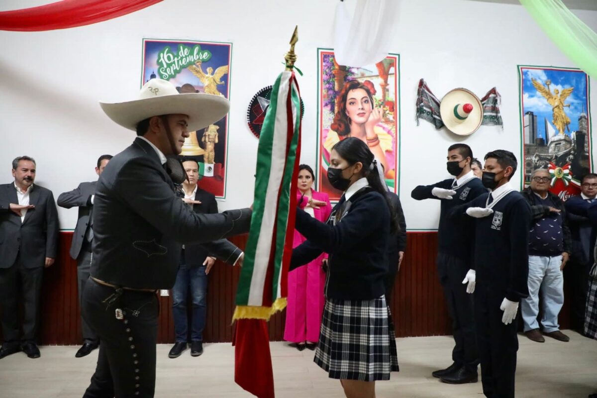 Celebra el Grito de Independencia vestido de Charro Manuel Montes Hernández