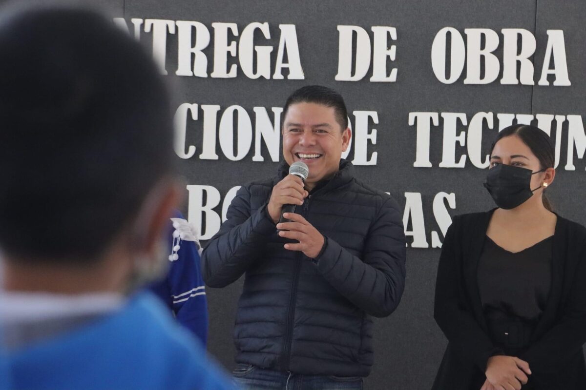 Entrega Juan Carlos Laneres Techado en la Comunidad de Boquillas