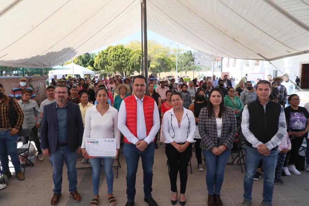 Edil Manuel Montes Hernández Entrega Vales Canjeables a 127 Familias Beneficiarias del Programa “Apoyo al Mejoramiento de Vivienda peso a peso”