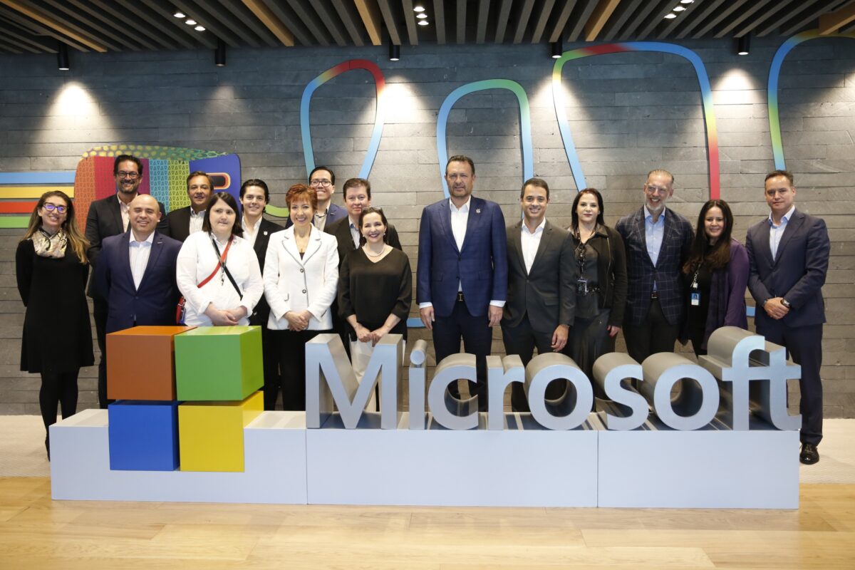 Visita Gobernador oficinas de Microsoft México para conocer avances de la Región de Centros de Datos en la entidad