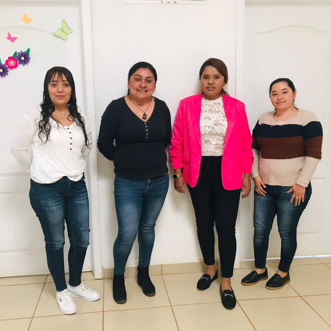 Promociona IQM servicios especializados a mujeres de Landa de Matamoros