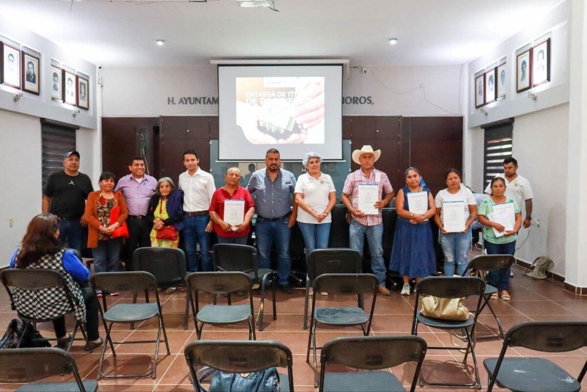 Entrega Municipio de Landa 12 títulos de propiedad gracias al Programa de Regularización de Predios