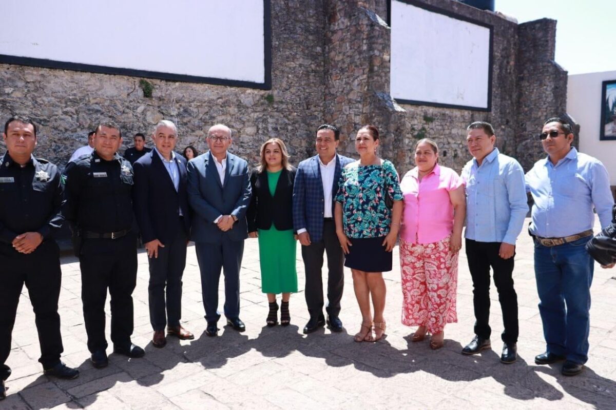 Alcaldesa Marina Ponce se une a firma de convenio con CuelgaApp