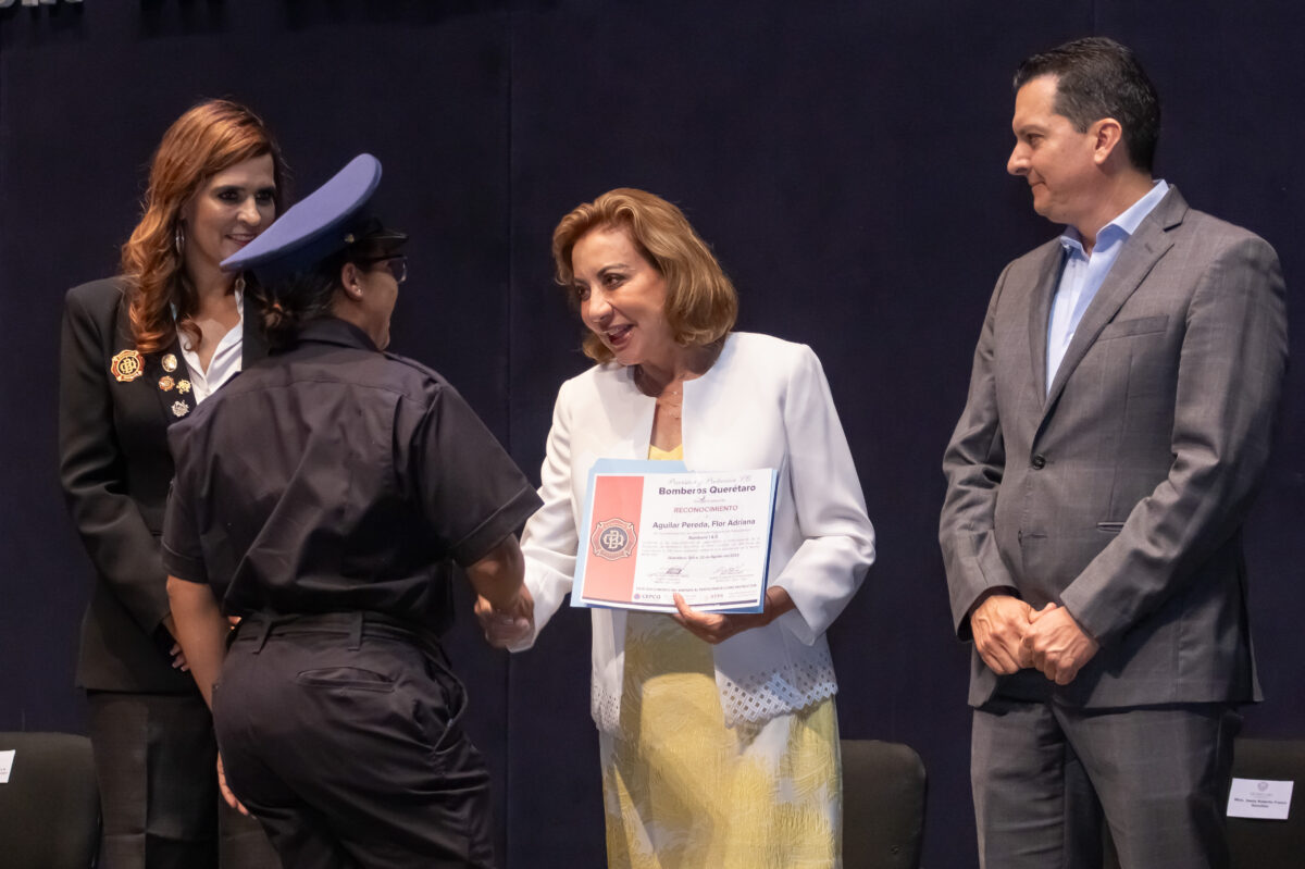 Conmemora Lupita Murguía el 74 Aniversario de Bomberos de Querétaro