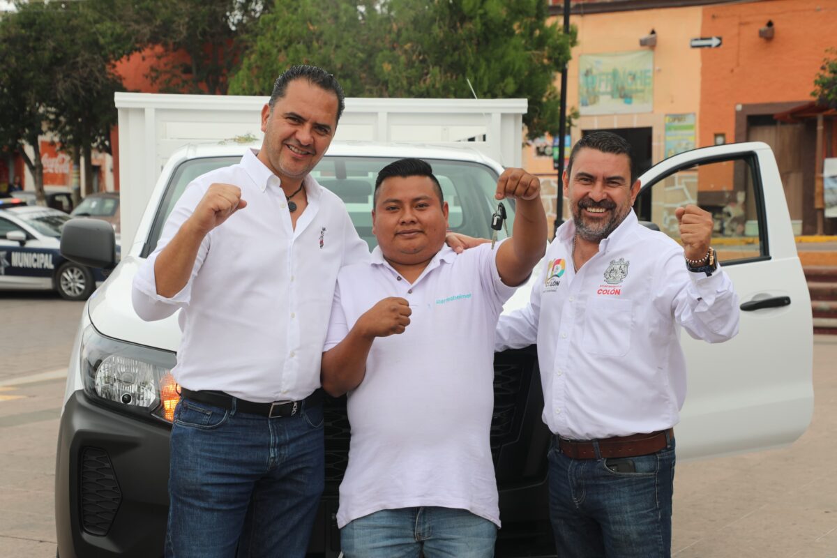 Manuel Montes entrega parque vehicular en Colón