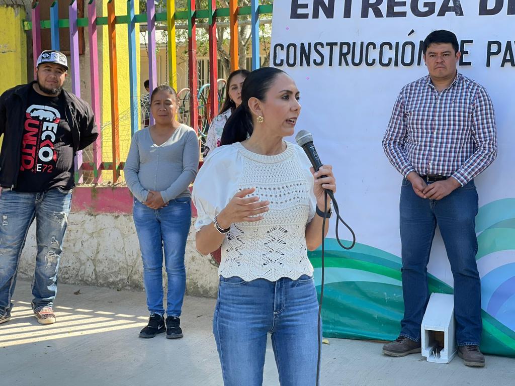 Selene Salazar gestiona obra de 2.5 MDP para calle principal en San José Carrizal, San Joaquín, Qro.