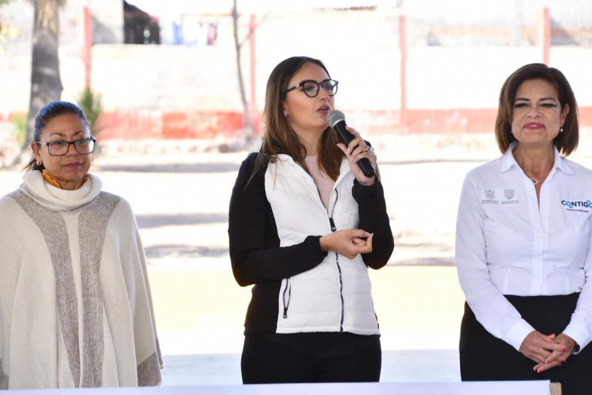 Lupita Pérez Montes en conjunto con el IFEQ, entregan obras en escuelas públicas del municipio. 