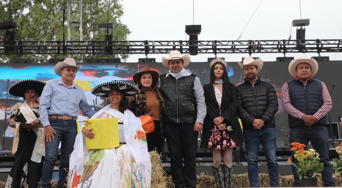 Gana Sonia Judith Piña Pérez de la Esperanza, certamen de la Flor más Bella en la Feria de la Raza Colón 2024