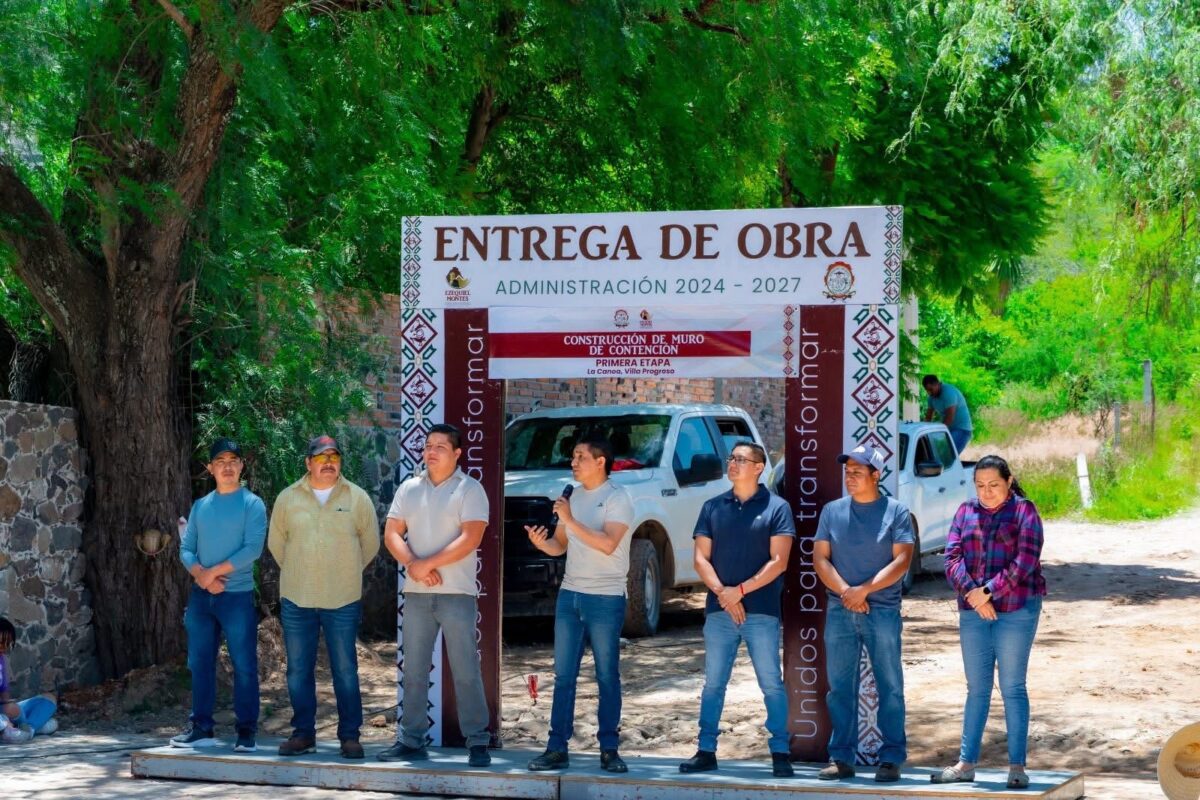 Encabeza edil Iván Reséndiz Ramírez entrega de obra en la Canoa