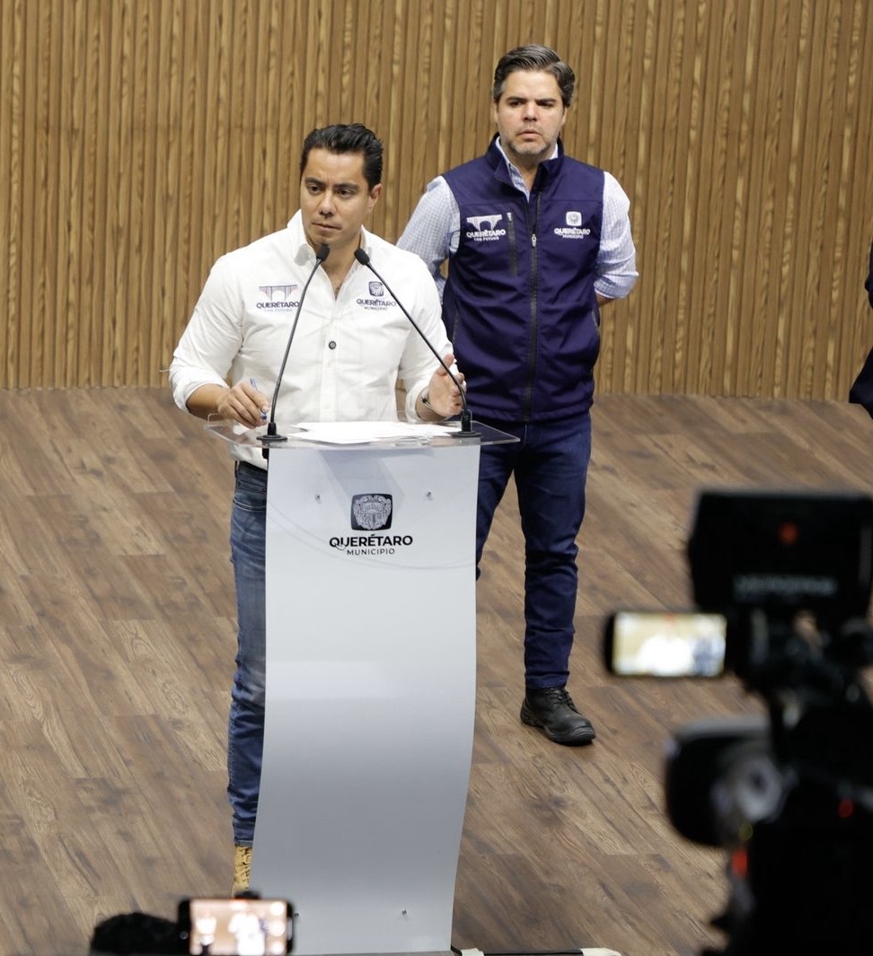 Presenta Felifer Macías actividades por Día de Muertos en la capital Queretana