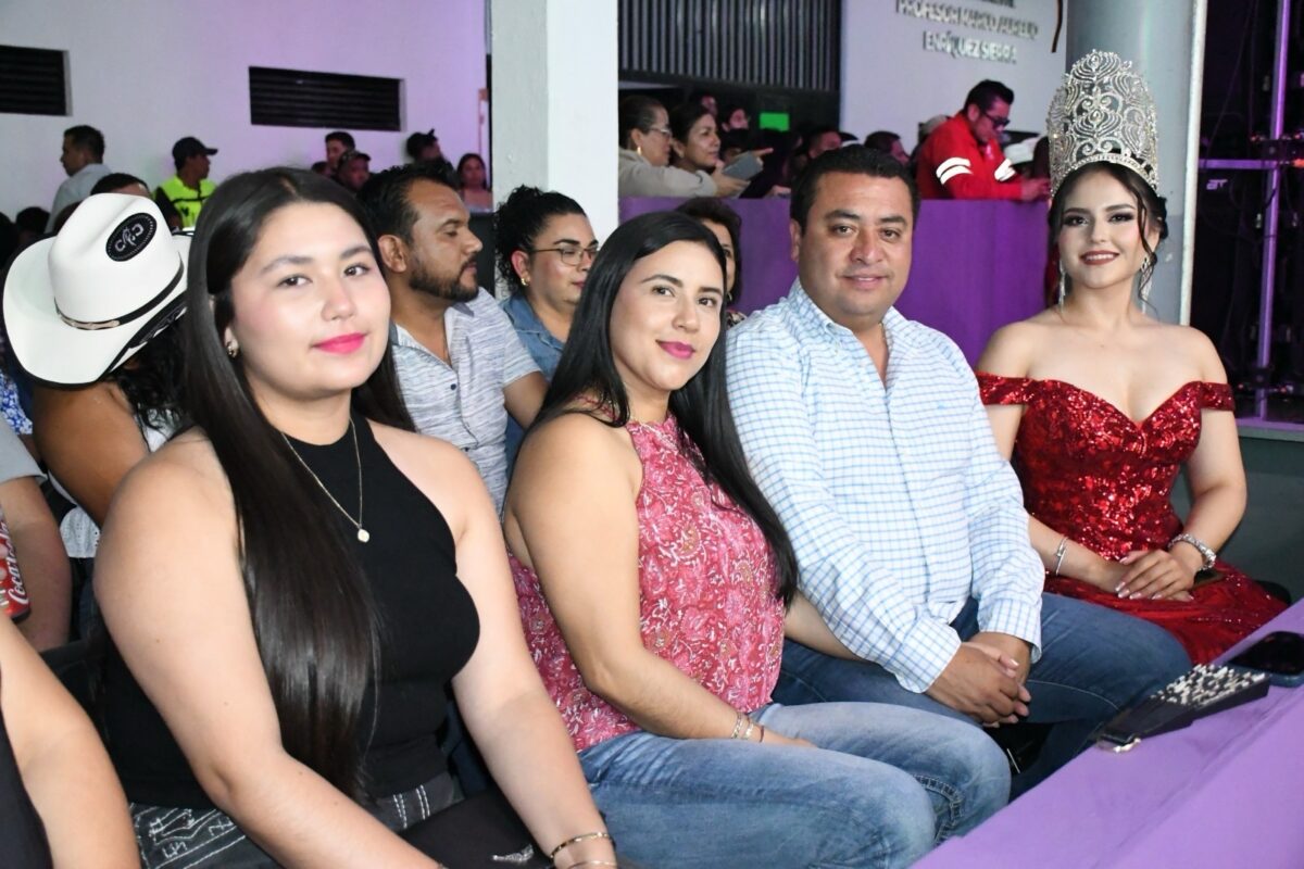 Gran ambiente en el segundo día de la Feria Jalpan 2026