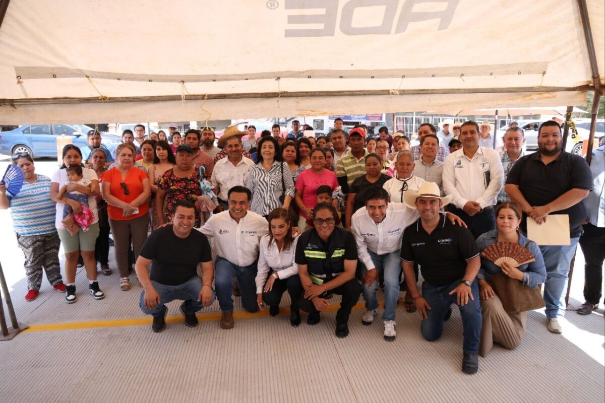 Entrega Luis Nava obra social en Jalpan