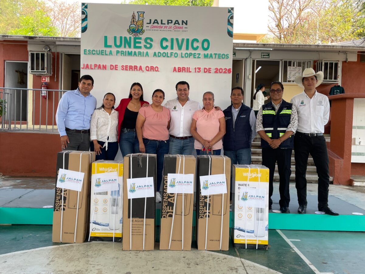 Encabeza Rubén Hernández Lunes Cívico en la Escuela Primaria Lic. Adolfo López Mateos