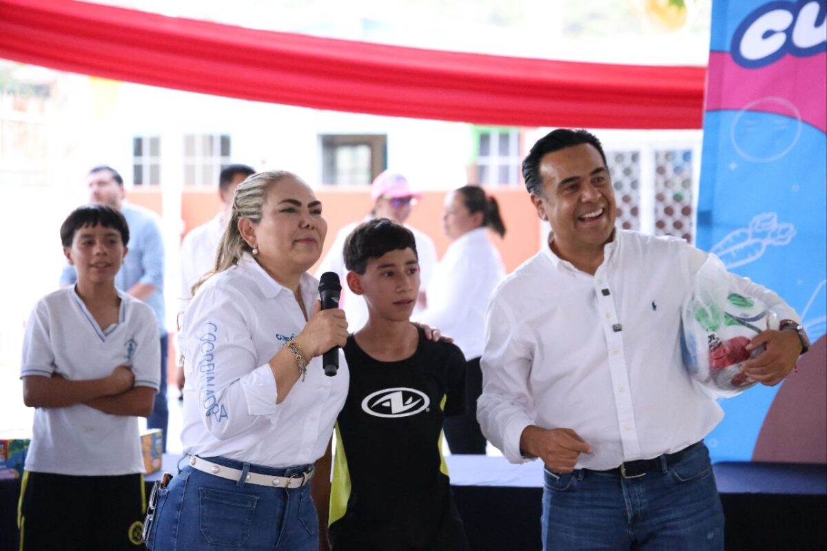 Celebra Luis Nava Día del Niño en La Barreta Santa Rosa Jauregui
