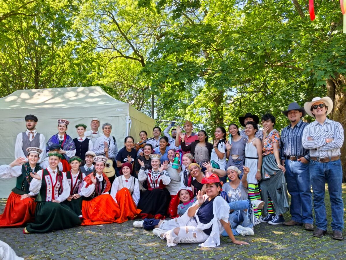 Presenta Semillero de Bachilleres UAQ las danzas queretanas en Estonia