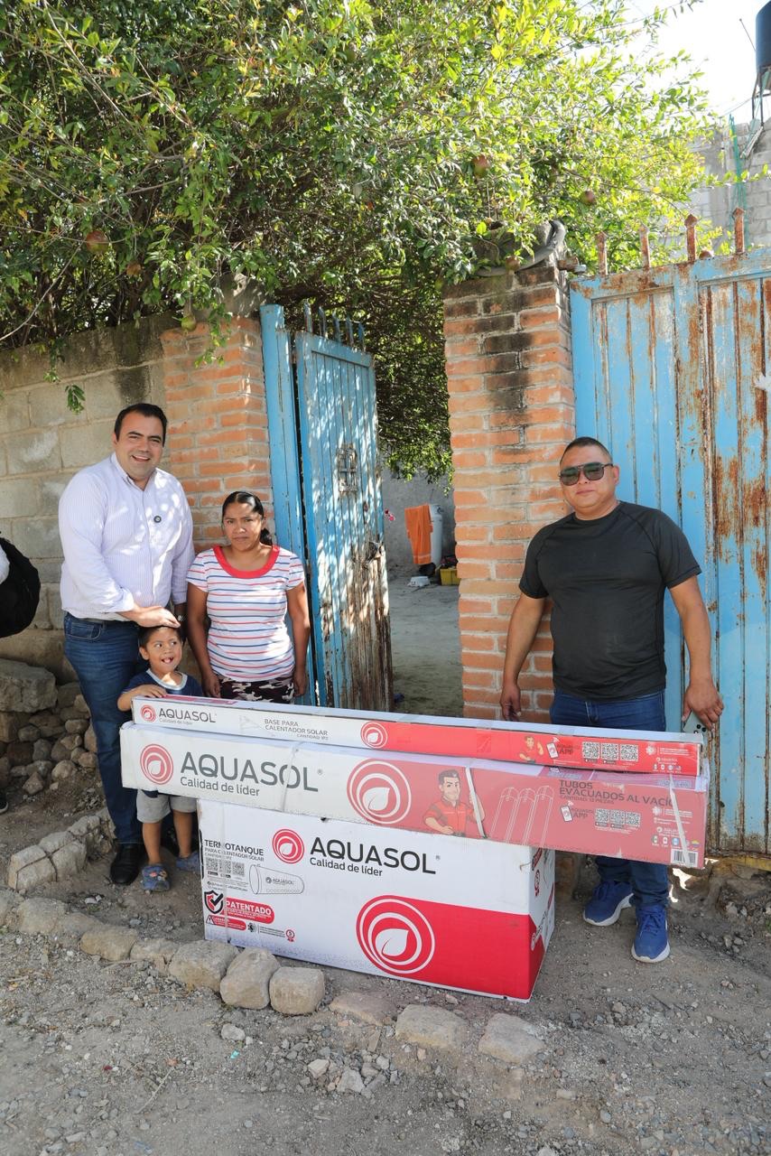 En San Ildefonso entregan calentadores solares&nbsp;