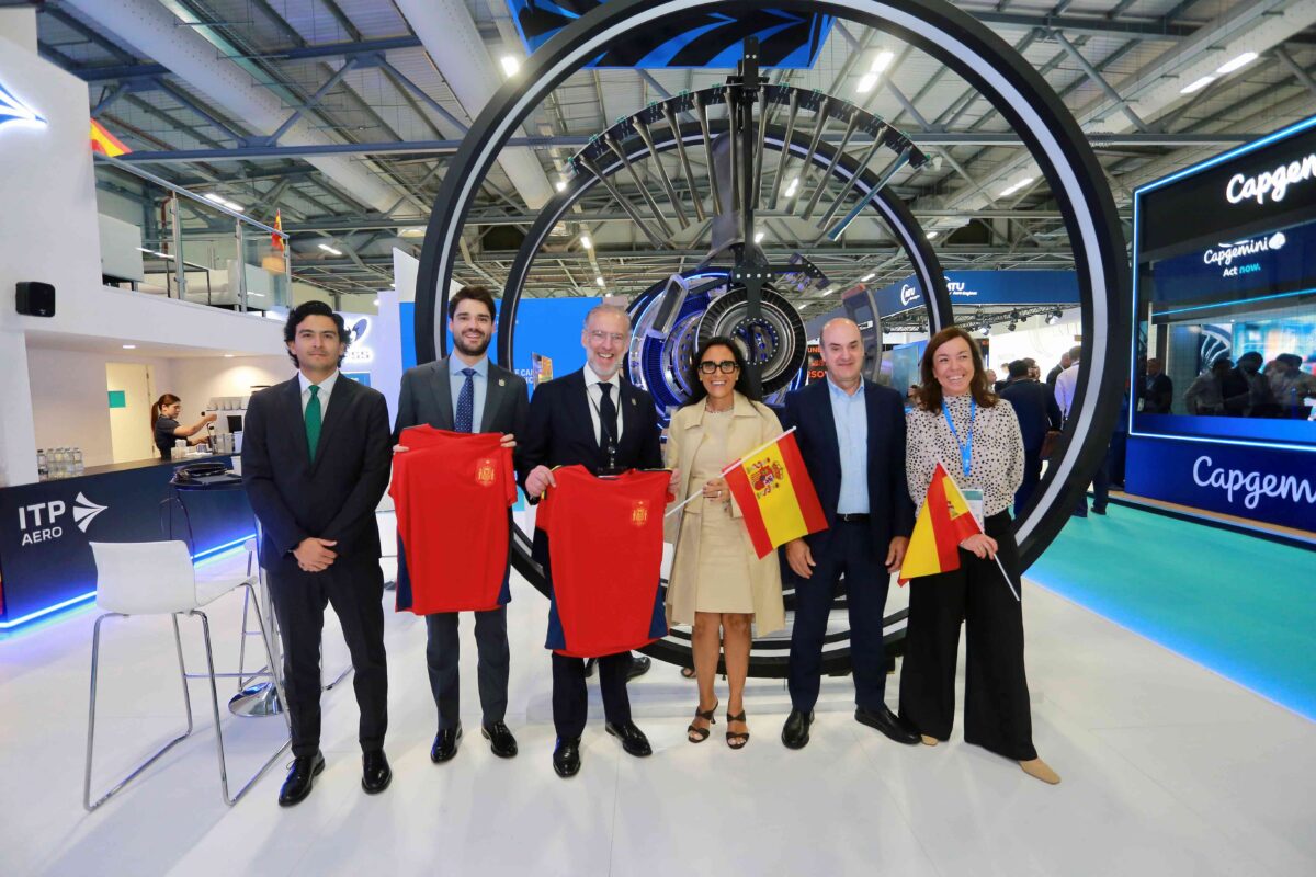 Promueve Marco Del Prete a Querétaro en la Feria Aeroespacial de Farnborough