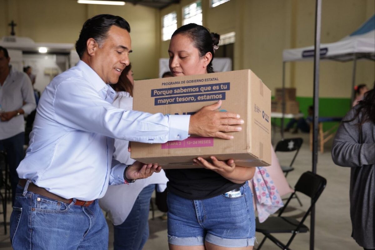 Encabeza Luis Nava la jornada de servicios de Contigo y Tu Bebé