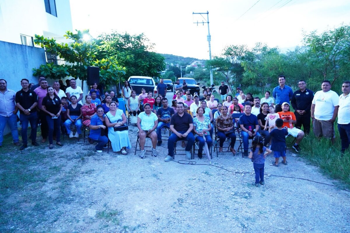 Gobierno Municipal de Jalpan mantiene diálogo cercano con vecinos de Bosques de la Sierra