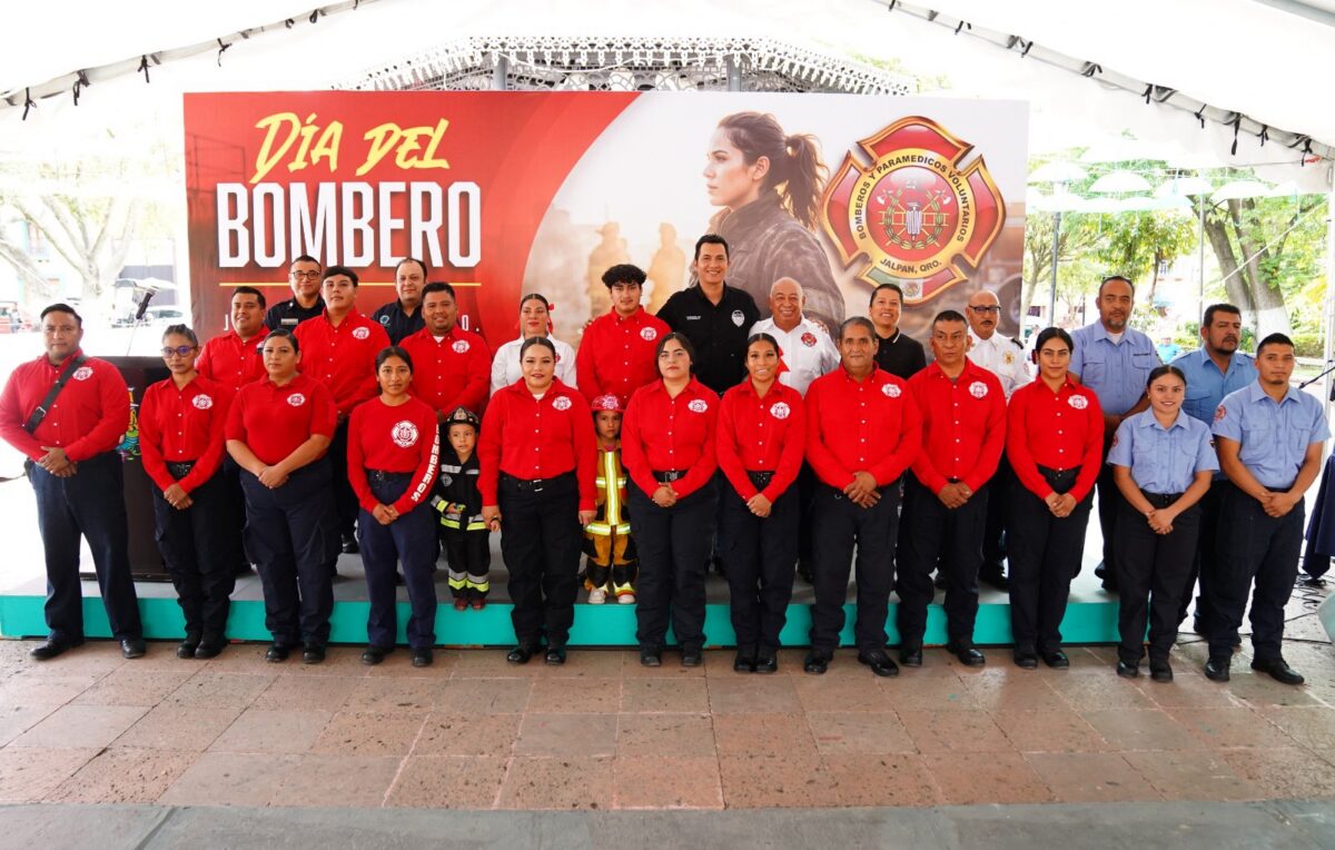 Reconocen 20 años de servicio de los Bomberos y Paramédicos Voluntarios de Jalpan