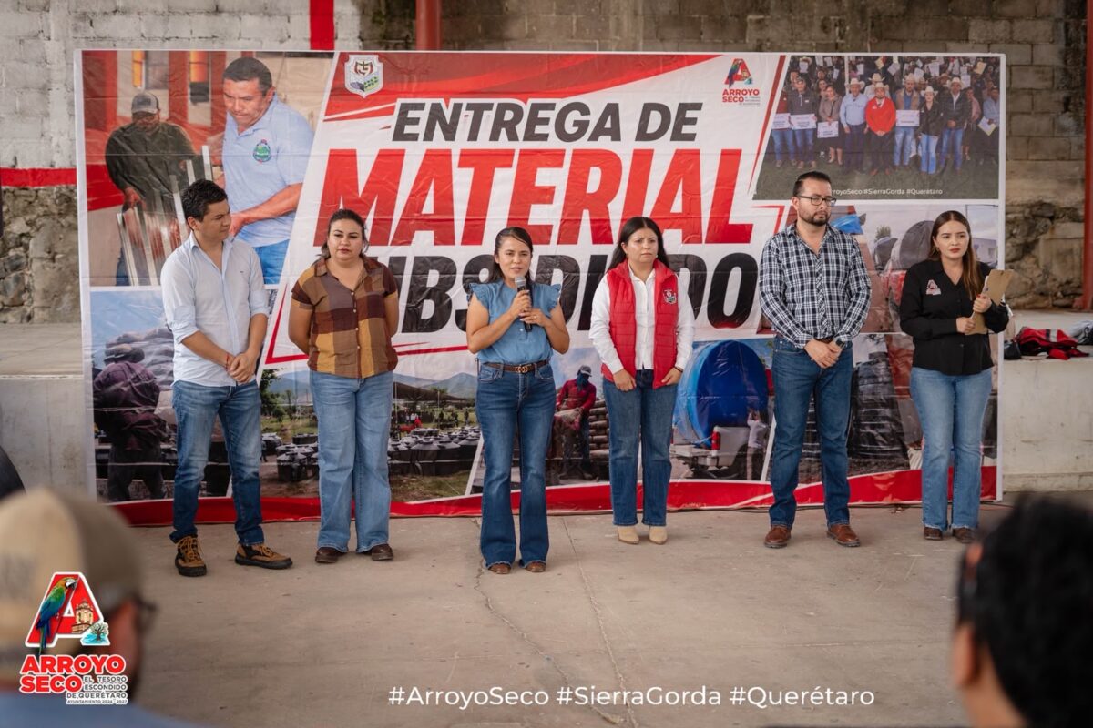 Entregan materiales de subsidio a familias