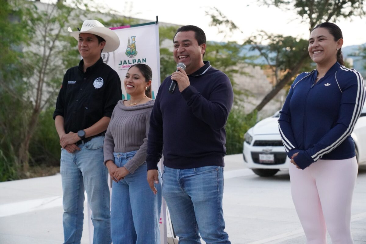 Entregan obra de urbanización en la calle Profesora Regina Olvera, en la colonia El Coco
