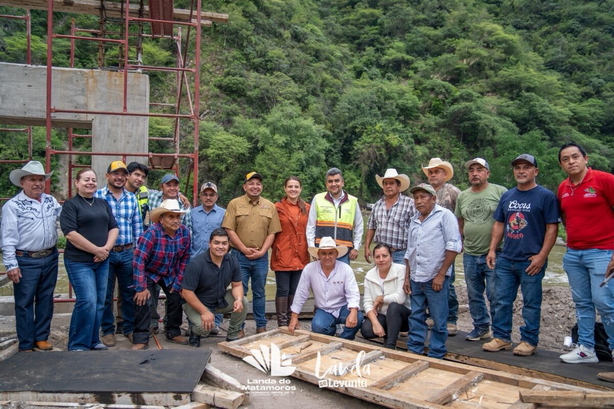 Alcaldesa Supervisa Avances del Puente Peatonal Colgante sobre el Río Moctezuma&nbsp;